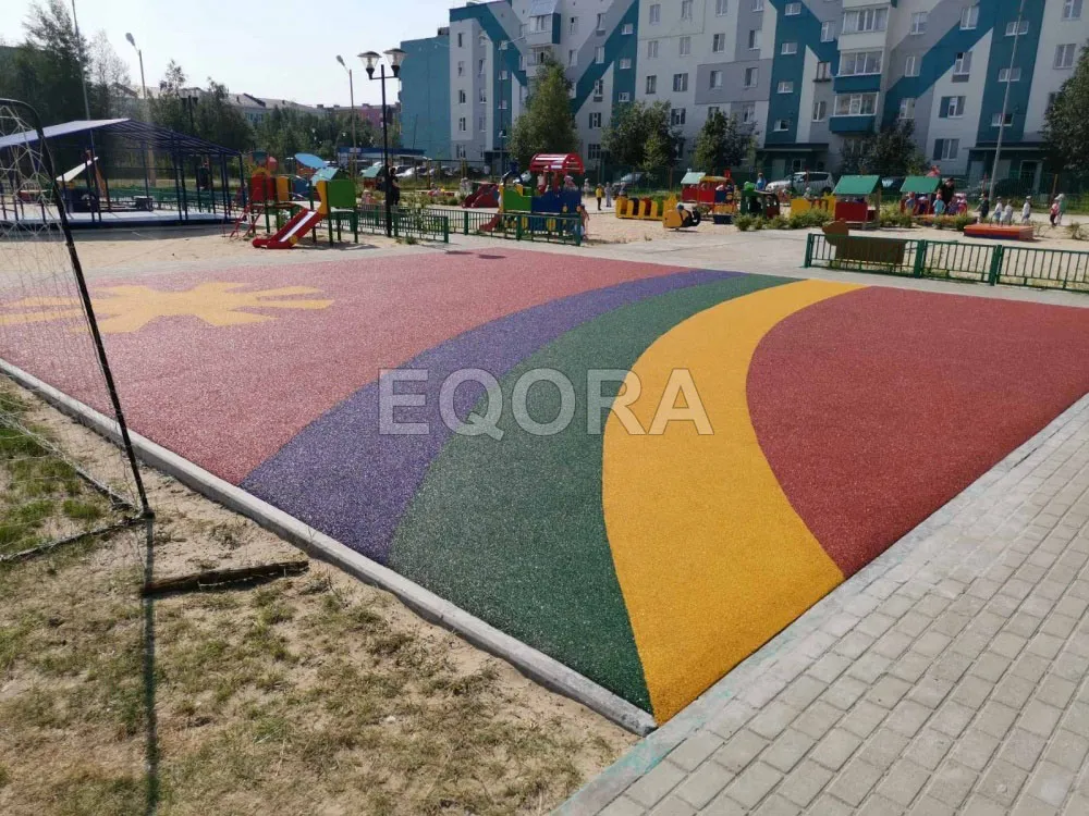 Подходит ли резиновое покрытие для детских площадок в Крутихе?